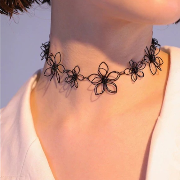 Unique Wire Sculpted Black Flower Choker - Picture 2 of 5